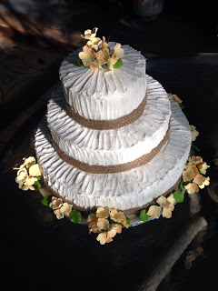 wedding cake with burlap ribbon