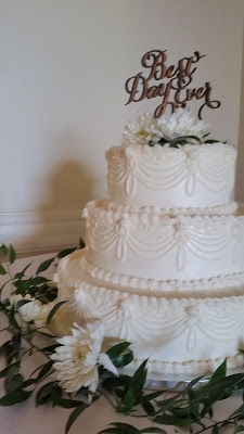 wedding cake by cateringbyteatime.com