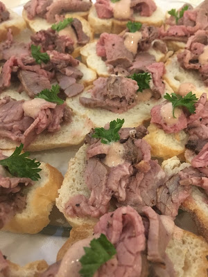 Marinated Roast Beef on Toast with Cabernet Chipotle Cream